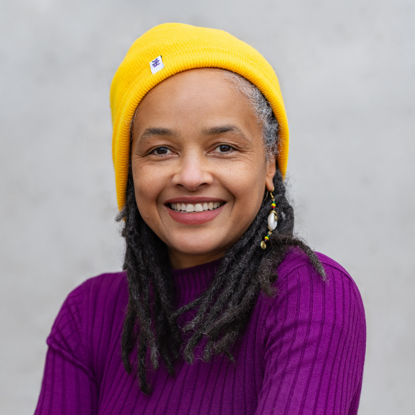 Das Bild zeigt Malayika Mbassè, Mitarbeiterin im Forum der Kulturen Stuttgart e. V.