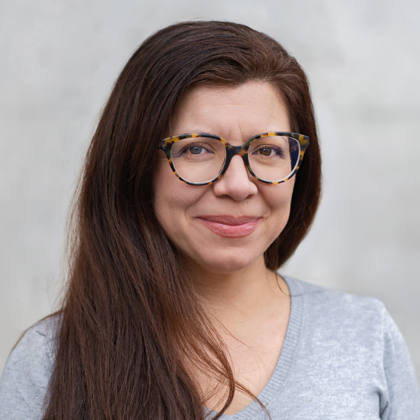 Das Bild zeigt Maritza Castelli, Mitarbeiterin im Forum der Kulturen Stuttgart e. V.