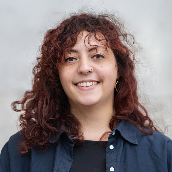 Das Bild zeigt Sophie Honoré, Mitarbeiterin im Forum der Kulturen Stuttgart e. V.