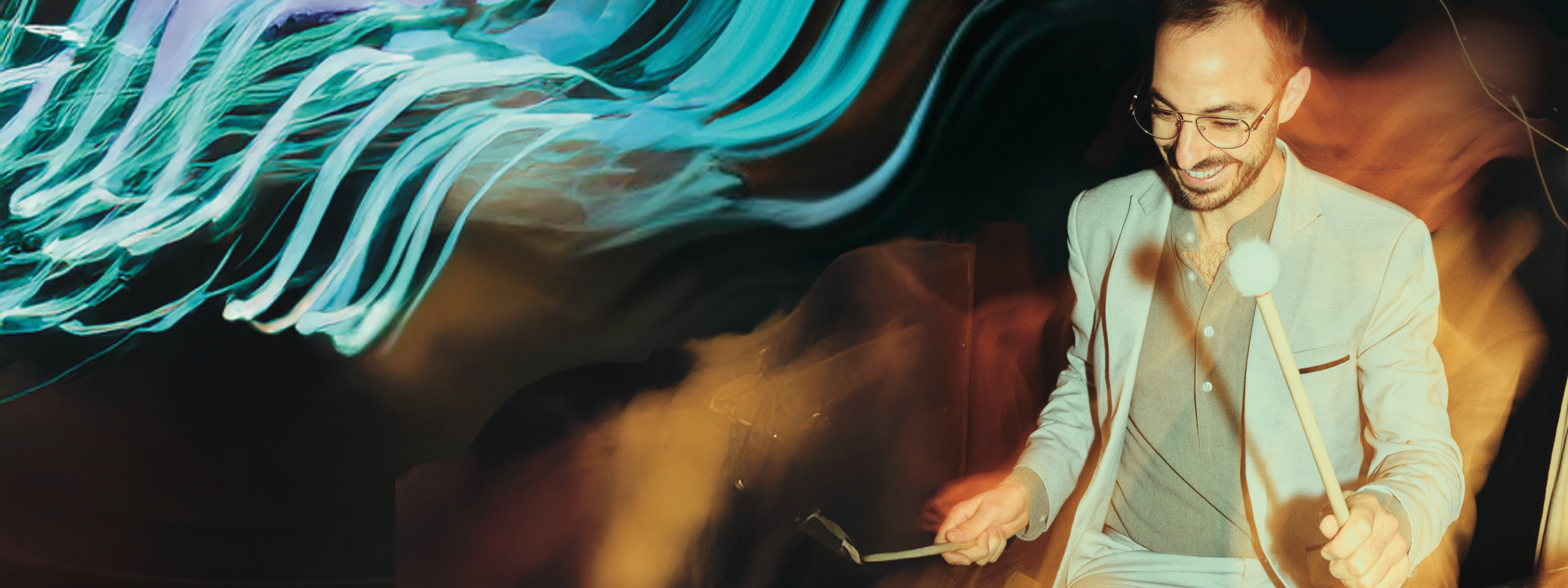 Das Bild zeigt den Musiker Maguns Dauner, der am 26. April 2026 bei der Open World Music Stage auftritt.