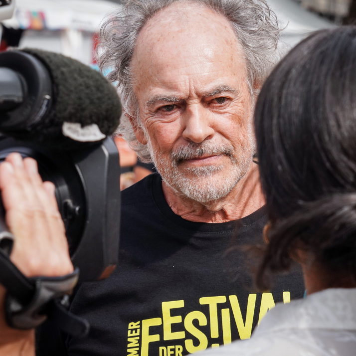 Das Bild zeigt Rolf Graser, den Geschäftsführer des Forums der Kulturen Stuttgart e. V. von 1998 bis 2026.